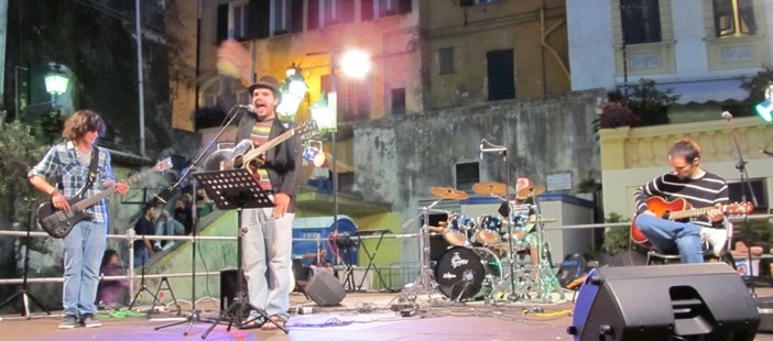 Badalucco: stasera nella piazza del Duomo concerto insieme alla Grockbanda