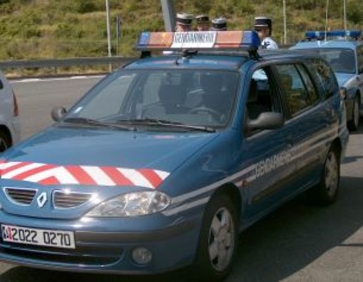 Mentone: migranti ed un agente ferito durante un operazione di controllo delle nuove 'vie dei migranti'