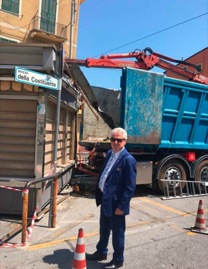 Ventimiglia: demolita in piazza della Costituente una delle ultime edicole rimaste in città