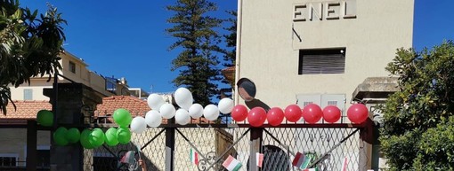 'Giornata dell'Unità nazionale': l'istituto comprensivo 'Bordighera' rende omaggio alla Bandiera (foto)