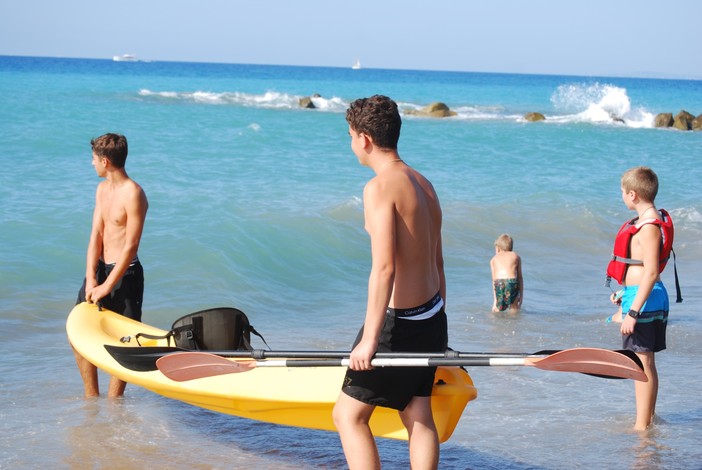 Vallecrosia: organizzata una giornata in Kayak rivolta ai ragazzi (Foto)