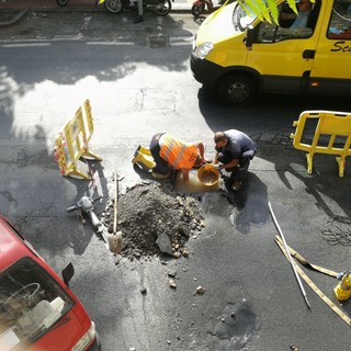 Imperia: ennesima rottura di una tubatura Amat. Il guasto in corso Garibaldi