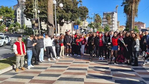 Sanremo: giornata contro la violenza sulle donne, l'impegno degli studenti del Colombo