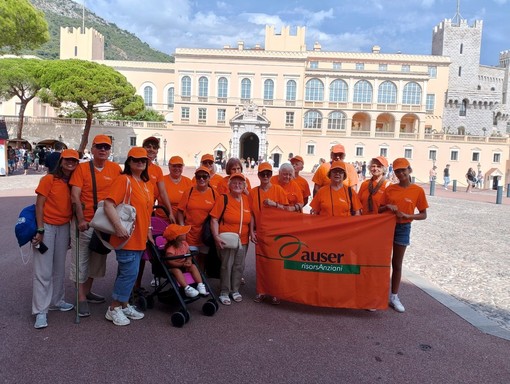 L'Auser Ventimiglia in gita a Monaco: insieme nonni e nipoti per una giornata di festa (foto)