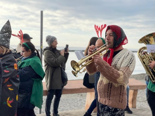 A San Bartolomeo al Mare è sbarcato un esercito di Befane: le iniziative dell'Epifania (foto)