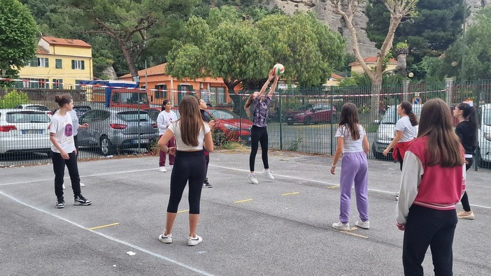 Ventimiglia, all'I.C.2 Cavour Sport e fair play per concludere l'anno scolastico (foto)