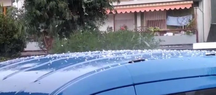 Una violenta grandinata colpisce il ponente: disagi anche a Imperia, pioggia anche nelle prossime ore (Foto e Video)