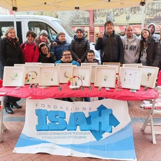 Natale 2024, i ragazzi dell’Isah di Imperia in visita ai mercatini di Natale di Ventimiglia