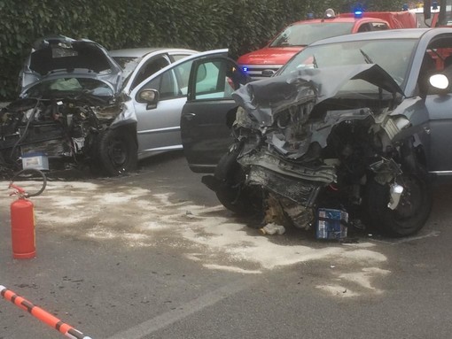 Scontro tra due auto sulla Sp 28 a Nucetto, due anziani feriti