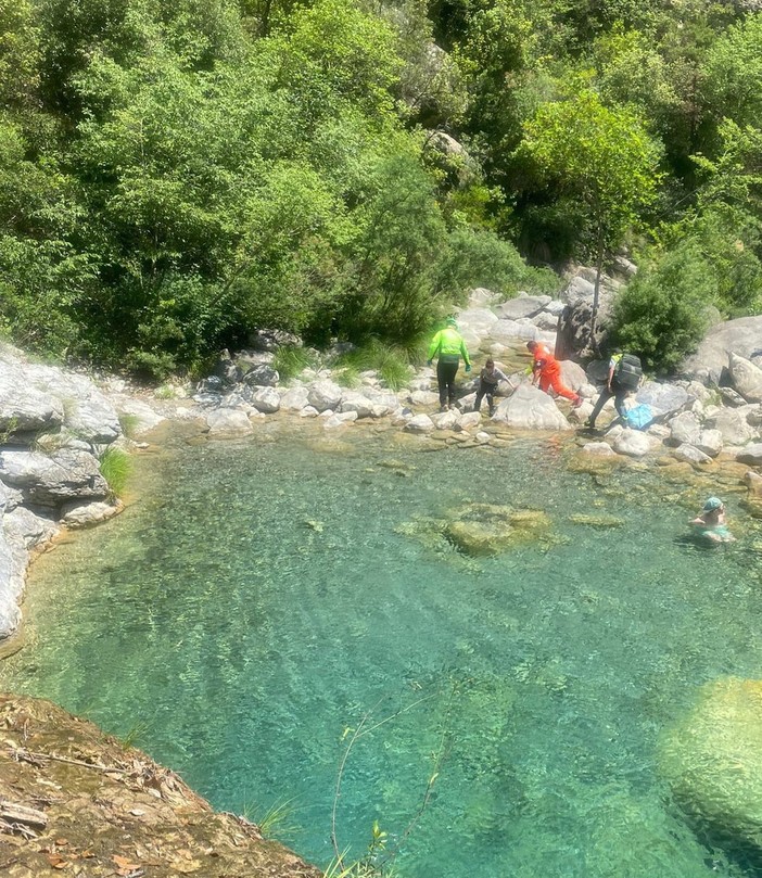 Rocchetta Nervina: cade nella zona dei 'Laghetti', 59enne trasportato in ospedale a Sanremo