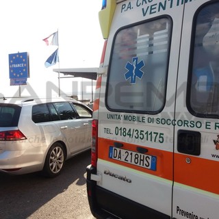 Ventimiglia: tamponamento al confine ‘per i controlli’, coinvolte due auto ma il ferito non è grave