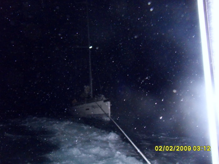Mare agitato e vento forte: soccorsa dalla Capitaneria di Porto di Imperia imbarcazione in difficoltà