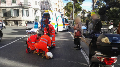 Sanremo: scivola con lo scooter in corso Orazio Raimondo, ragazza portata in Ospedale