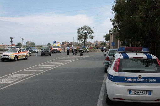 Taggia: scooter contro auto in regione Prati e Pescine, lievemente ferita una 15enne