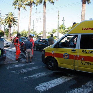 Sanremo: scontro all'ingresso dell'albergo Royal, lievi ferite per un motociclista