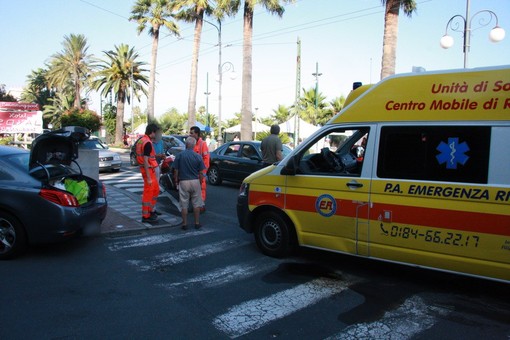 Sanremo: scontro all'ingresso dell'albergo Royal, lievi ferite per un motociclista