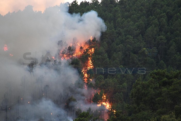 Sanremo: riprende l'incendio a Gozo Superiore, sul posto l'elicottero dei Vigili del Fuoco (video)