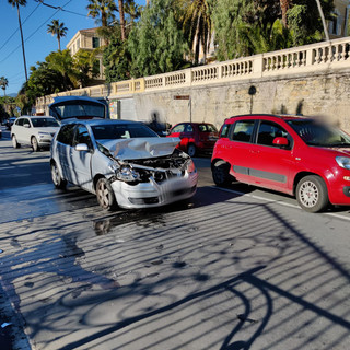 Sanremo: tamponamento tra auto all'altezza di Villa Nobel, nessun ferito ma traffico bloccato