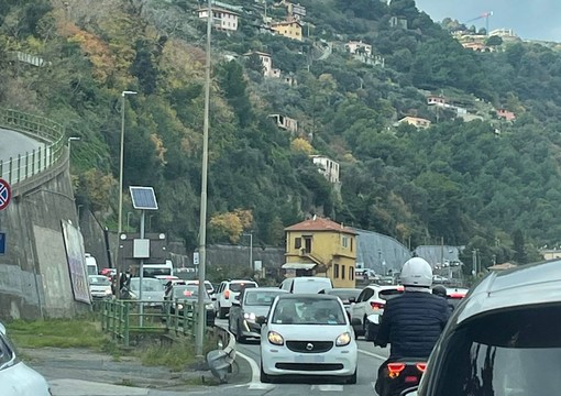 Ventimiglia, incidente stradale in corso Francia: traffico in tilt (Foto)