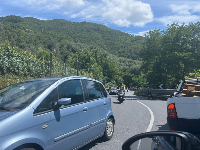 Tragico incidente sulla statale 28, perde la vita un motociclista