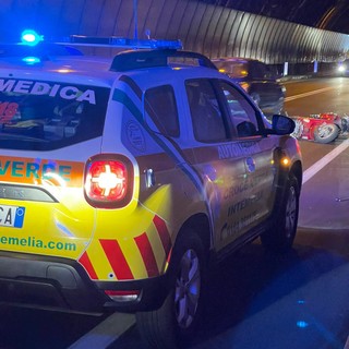 Ventimiglia: perde il controllo dello scooter e va a sbattere in galleria