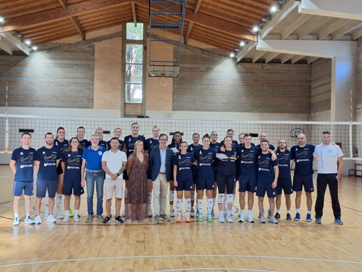 Bordighera: la squadra di pallavolo Reale Mutua Chieri incontra il sindaco e l'assessore Sferrazza (Foto)