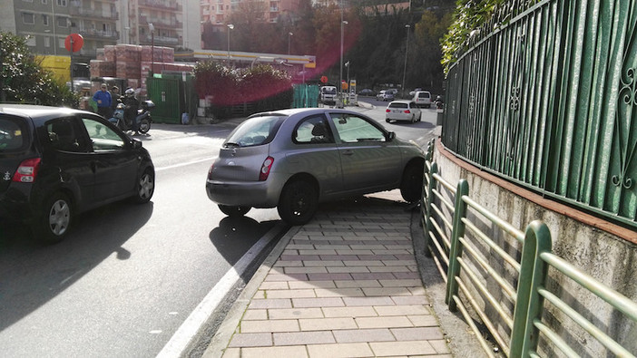 Sanremo: un bus della RT si guasta e perde olio lungo via Pietro Agosti, tre incidenti in pochi minuti sulla strada