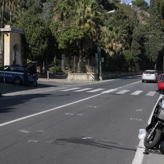 Sanremo: scooter tampona un'auto a Villa Spinola, 22enne ferito alle gambe