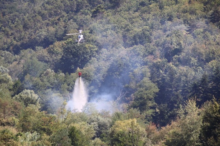 Emergenza incendi rientrata, spenti nel pomeriggio i roghi di Civezza e Ceriana