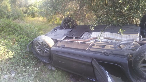 Costarainera: suv finisce fuori strada sulla via di collegamento con Cipressa, mobilitazione di soccorsi