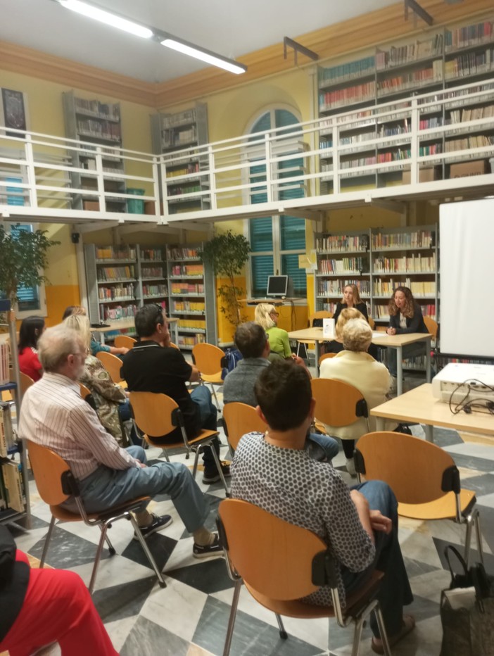 Centenario Calvino: a Sanremo tante persone per la visita al Fondo donato alla Biblioteca