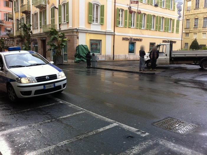 Sanremo: donna investita da un camion in retromarcia, ha rifiutato il trasporto in Ospedale