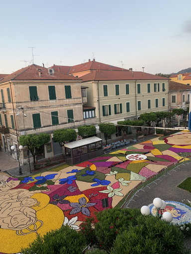 Diano Marina: oggi nel centro cittadino è tornata l''Infiorata del Corpus Domini' (foto)