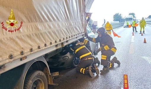 Ventimiglia, incidente in autostrada: scontro tra veicoli al confine (Foto)