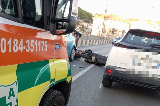 Incidente sul ponte di Nervia tra Camporosso e Ventimiglia: auto contro moto e quattro feriti (Foto)