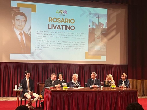 Sanremo, gli studenti del 'Cassini' alla presentazione del libro “Francesca” di Felice Cavallaro (foto)