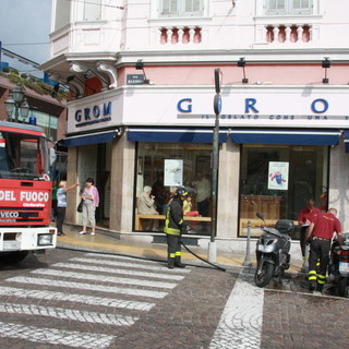 Sanremo: principio d'incendio ad uno scooter in via Manzoni