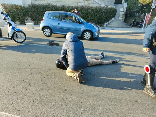 Imperia, incidente in viale Matteotti: il ferito attende 40 minuti l'arrivo dei soccorsi (foto)