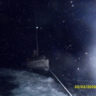 Mare agitato e vento forte: soccorsa dalla Capitaneria di Porto di Imperia imbarcazione in difficoltà