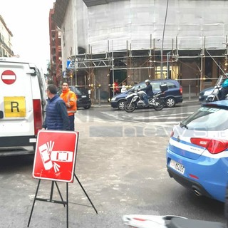 Sanremo: scontro tra auto e moto alla rotonda di corso Mombello, conducente dello scooter trasportata al pronto soccorso