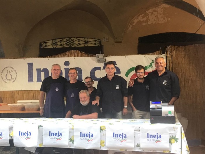 Pieve di Teco: al sesto Expo della Valle Arroscia, 'Ineja c'è...', le foto dello stand