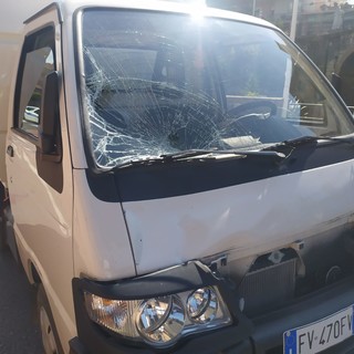 Imperia, donna travolta in via Trento mentre attraversava la strada: trasportata in codice rosso al 'Santa Corona' (foto e video)