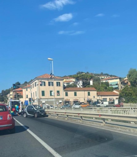 Imperia, incidente sull'Aurelia al bivio per Poggi: un ferito trasportato in ospedale