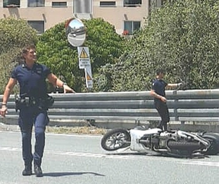 Sanremo: scontro tra moto allo svincolo per l'Aurelia Bis, 75enne finisce in Ospedale