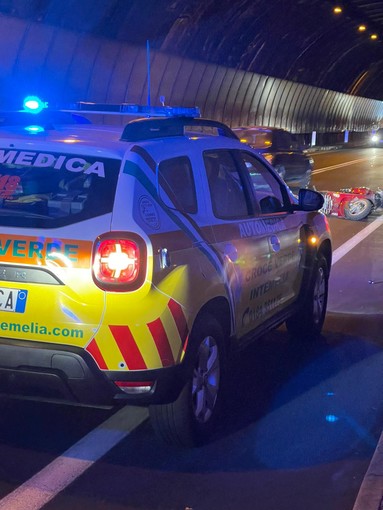 Ventimiglia: perde il controllo dello scooter e va a sbattere in galleria