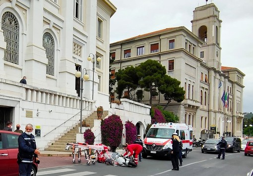 Imperia: scontro tra auto e scooter in via Matteotti, ferita una donna