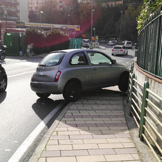 Sanremo: un bus della RT si guasta e perde olio lungo via Pietro Agosti, tre incidenti in pochi minuti sulla strada