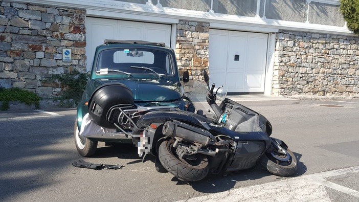 Imperia: scontro tra auto e scooter alla Spianata, ex bomber dell'Imperia Celella al pronto soccorso