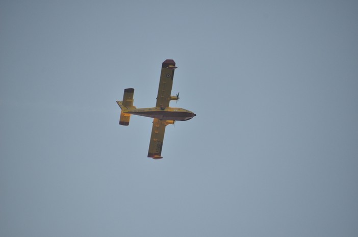 Spento l'incendio di stamattina a San Bernardo di Conio ma brucia il Monte Faudo: in arrivo il Canadair