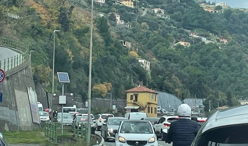 Ventimiglia, incidente stradale in corso Francia: traffico in tilt (Foto)